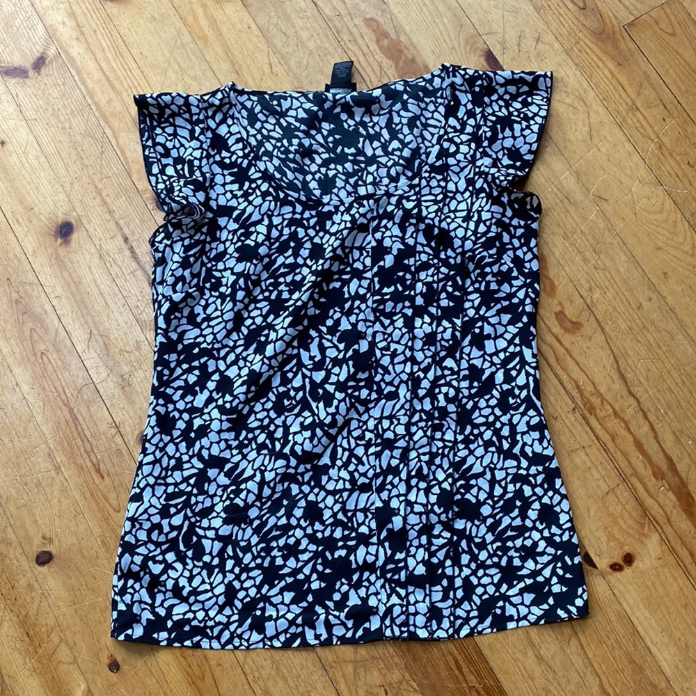 Ann Taylor top cap sleeve pleating on left front 6
